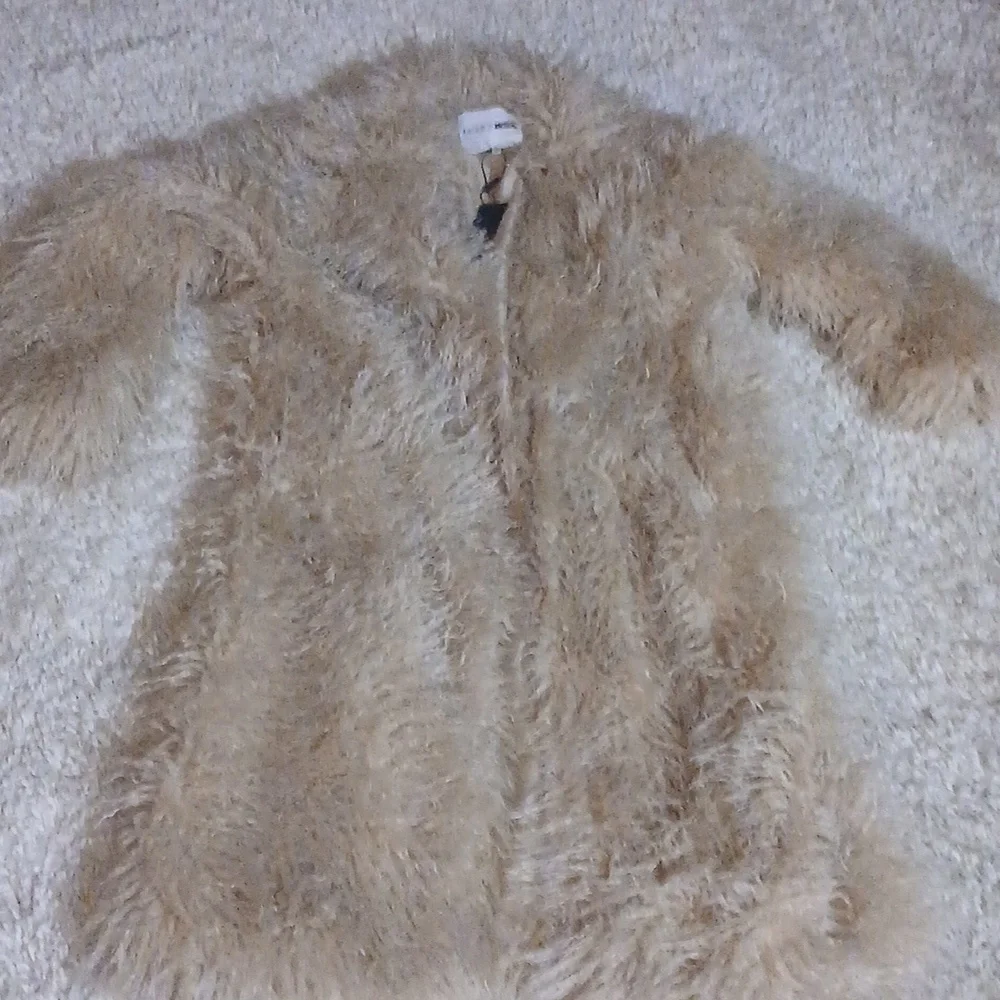 NWT FAUR FUR COAT - Picture 6 of 6